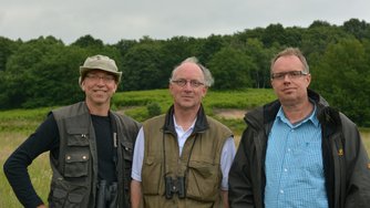 De schrijvers van het boek over de biodiversiteit van Nationaal Park de Meinweg. Vlnr E.van Asseldonk, J. Hermans en J.Boeren